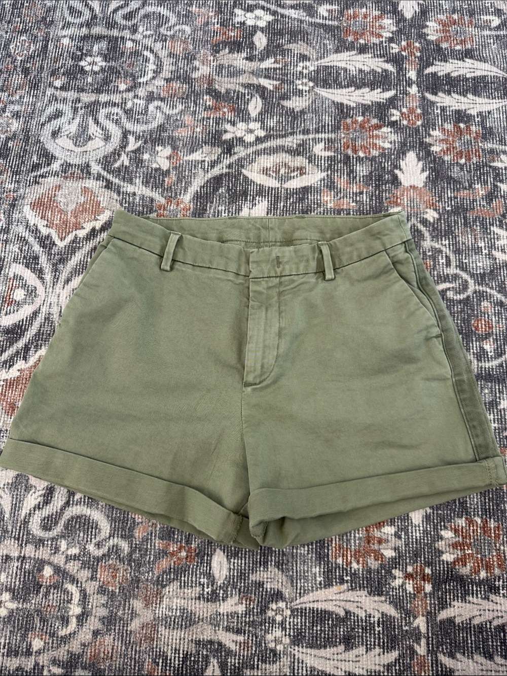EUC Unsubscribed Olive Green Casual Rolled-Hem Shorts size 2